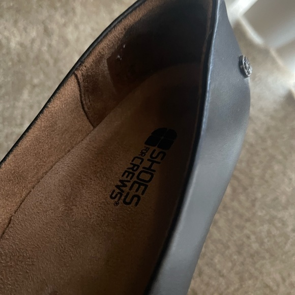 Lightly used Black leather pumps size 8.5 - Picture 5 of 6